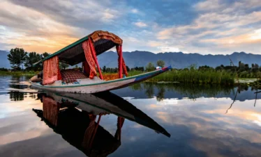 House boat | Kashmir Tour Package from Delhi