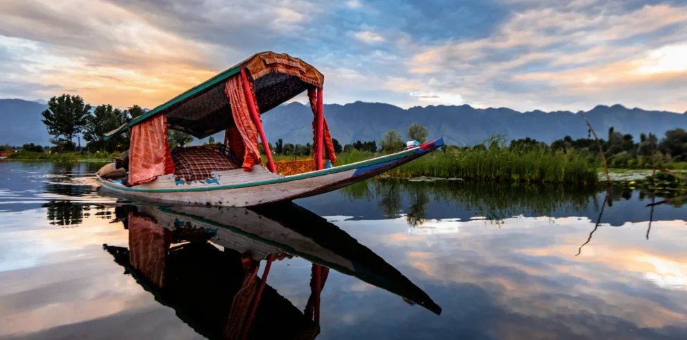 House boat | Kashmir Tour Package from Delhi