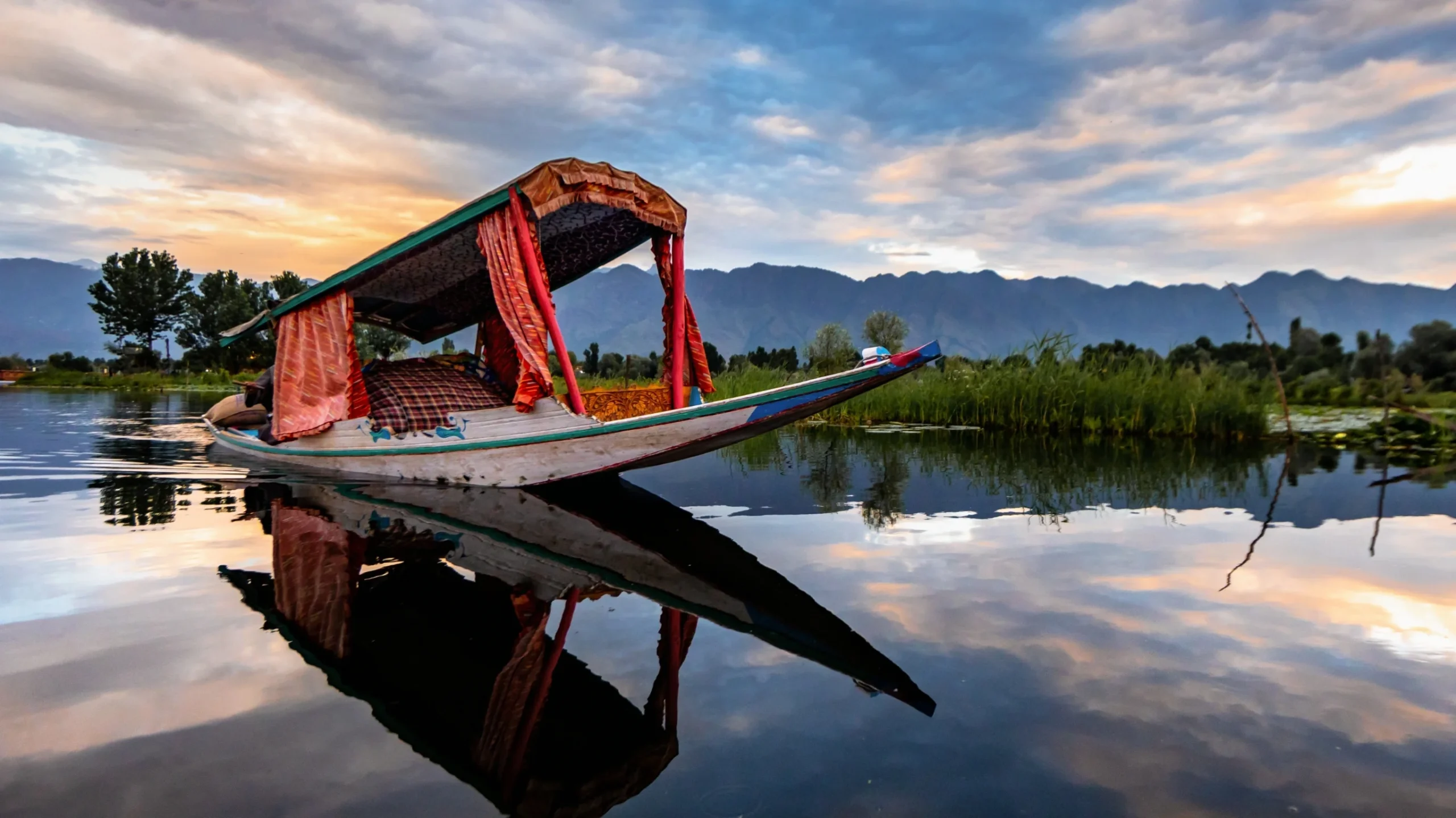 House boat | Kashmir Tour Package from Delhi