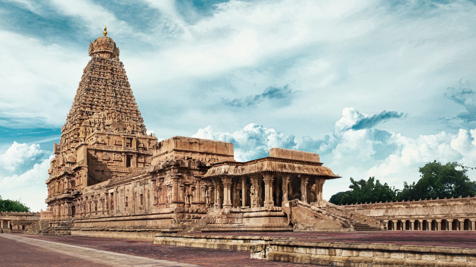 Discover Brihadeeswara Temple, Thanjavur with VTSPL