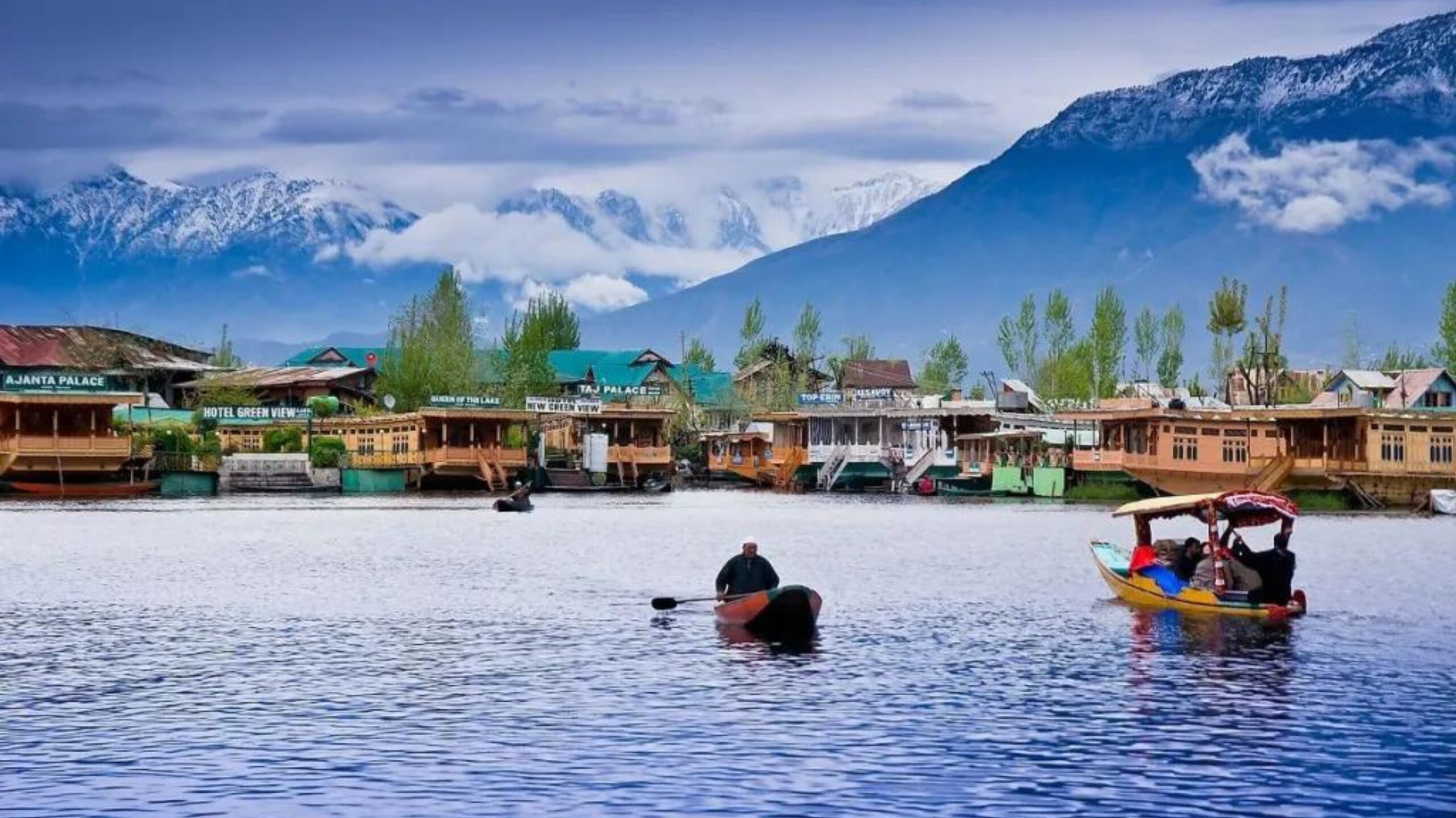 Delhi and Kashmir tour showcasing iconic landmarks and scenic beauty