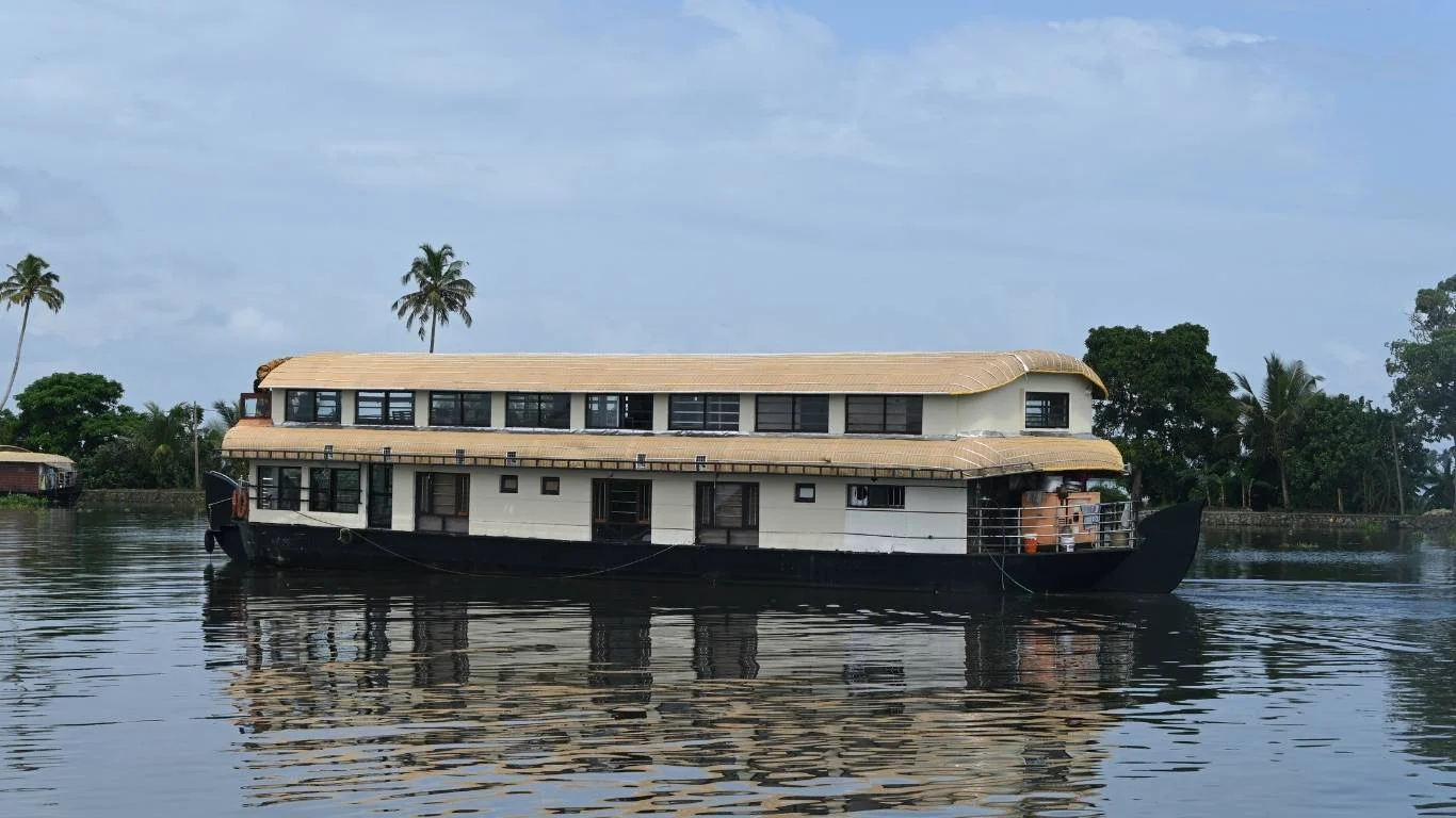 Discover Kerala Backwater Hill Tour with VTSPL