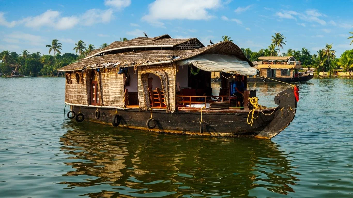 Discover Kerala Backwaters Hill Tour with VTSPL