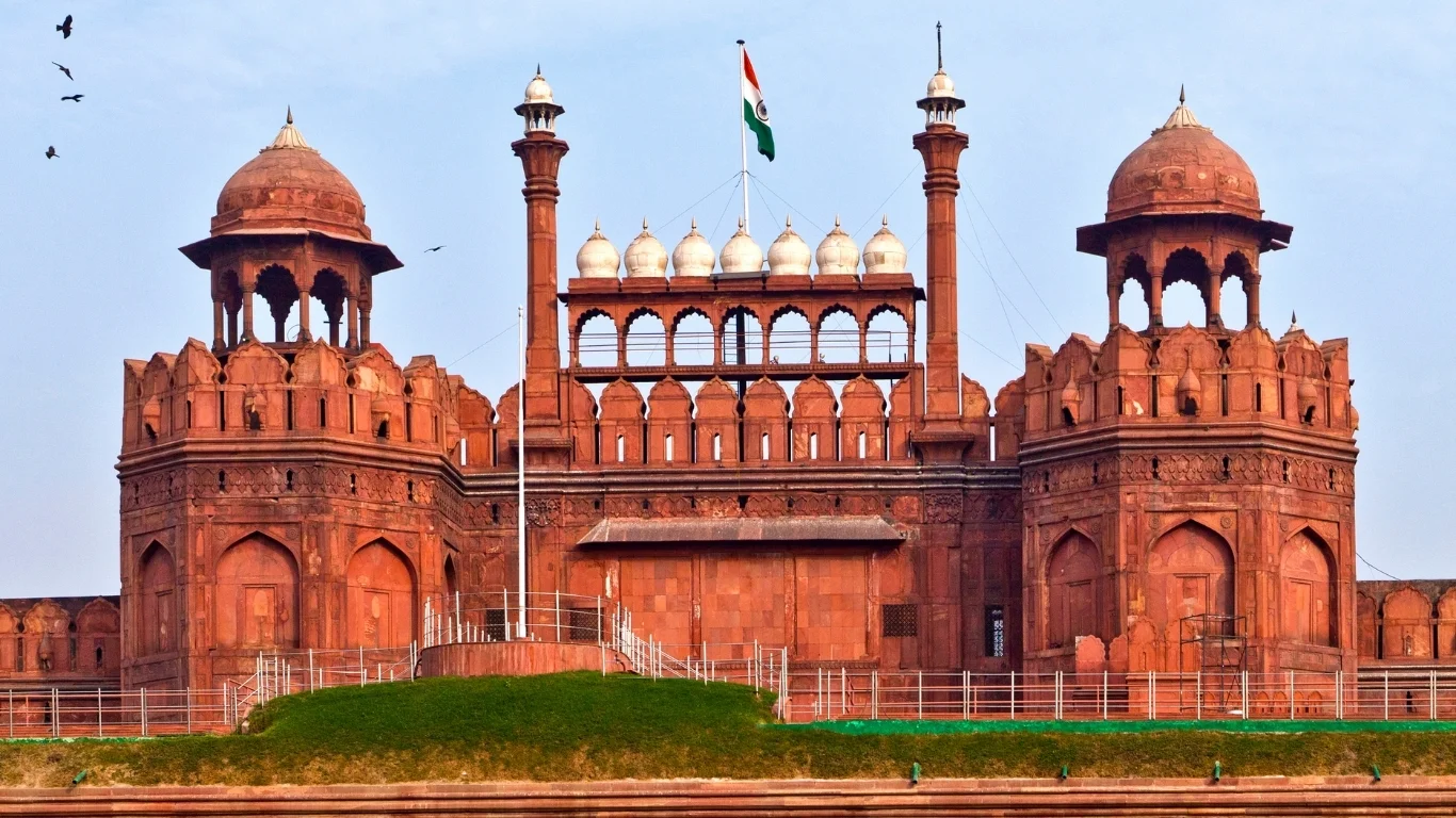 Discover Qutub Minar UNESCO site with VTSPL